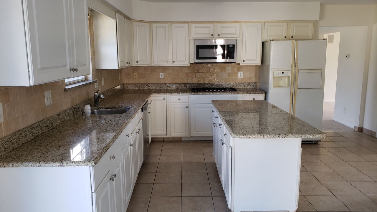 16 Steeplechase Dr, Turnersville, NJ, 08012 Scene 3