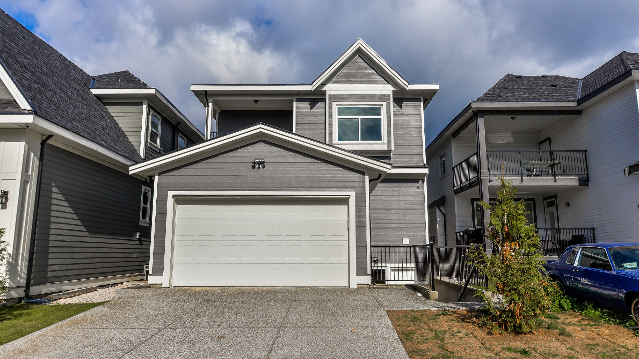 12212 96 A Ave, Surrey, BC, V3V 1W6 Scene 2