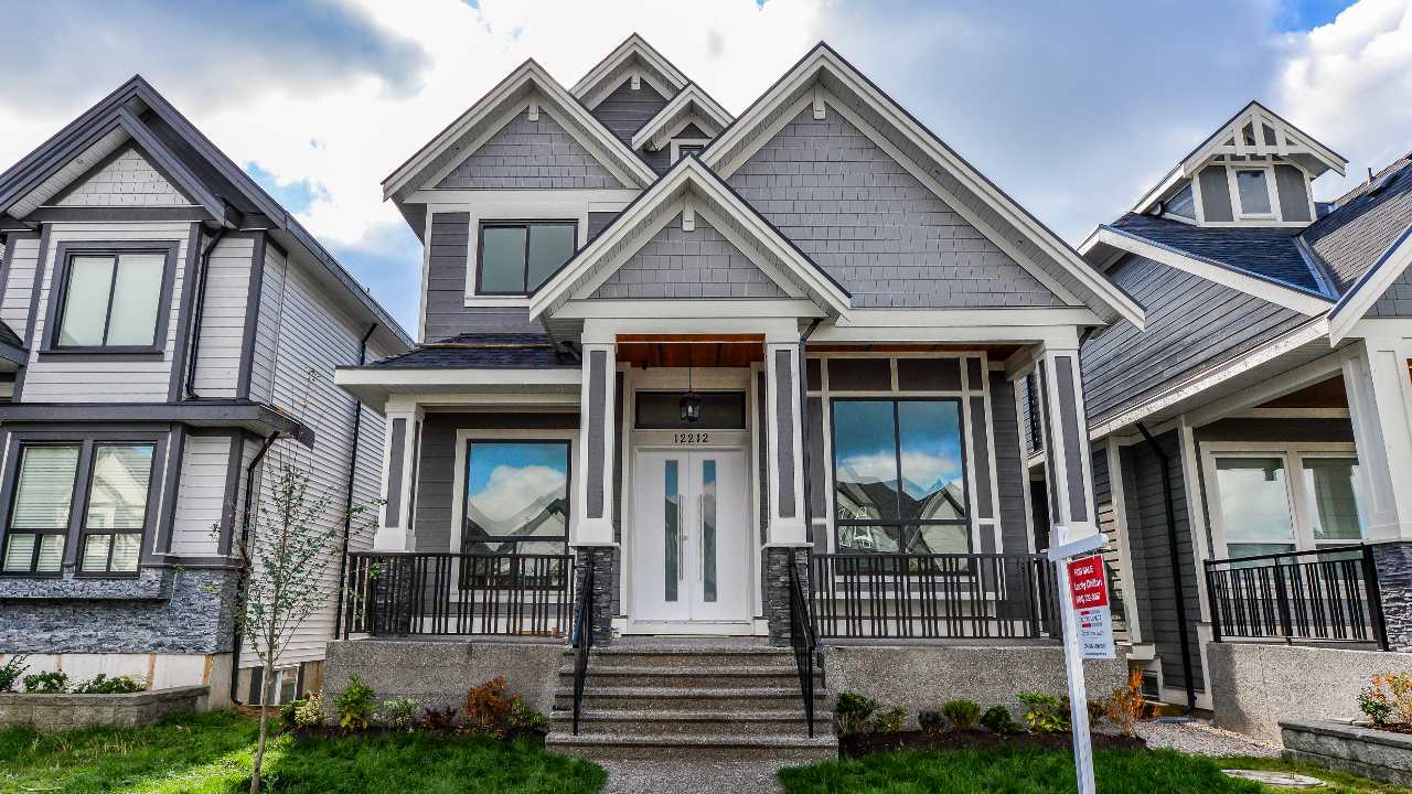 12212 96 A Ave, Surrey, BC, V3V 1W6 Scene 1