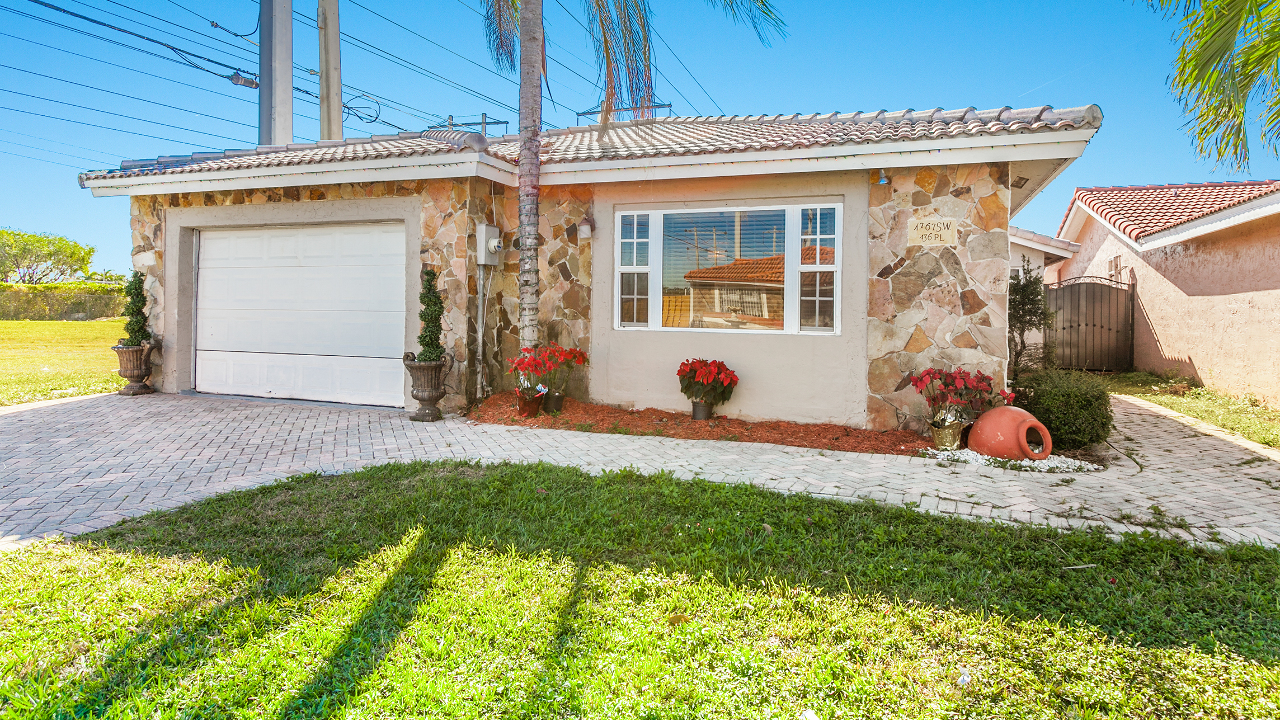 1767-SW-136th-PL-01