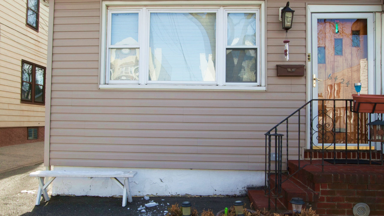 6424 60th Rd, Maspeth, NY, 11378 Scene 1