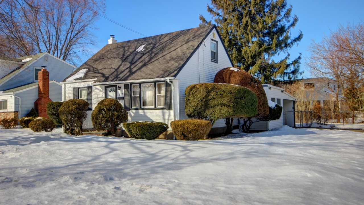 Front of House/Driveway W/Carport