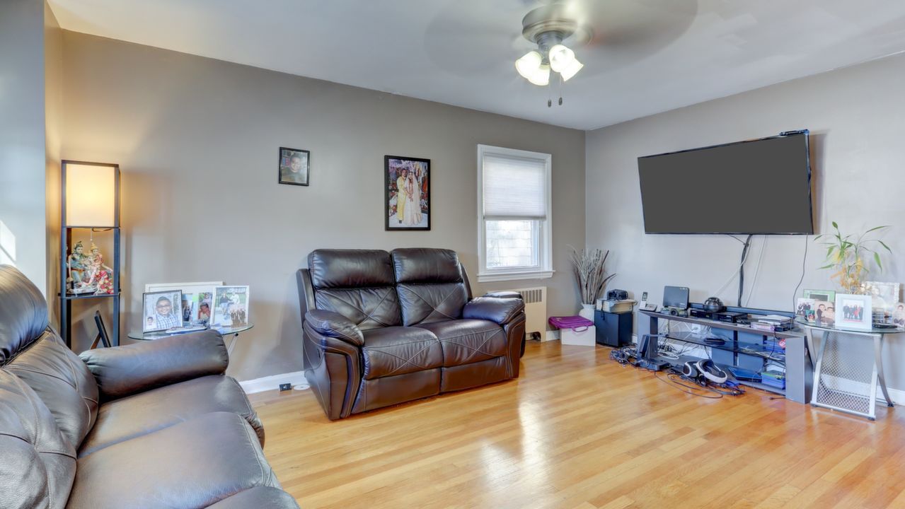 35 Irving Ave, Floral Park, NY, 11001 Scene 4