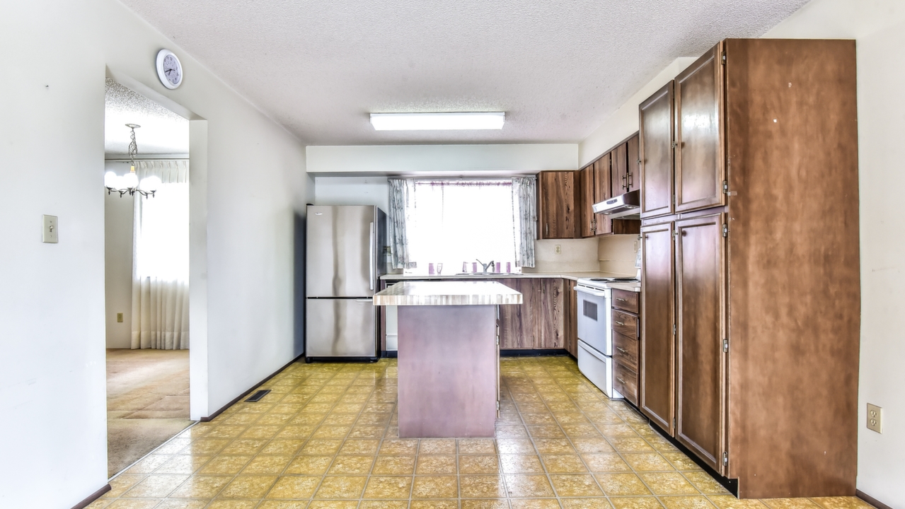 9433 139A St, Surrey, BC, V3V 5Y4 Scene 3