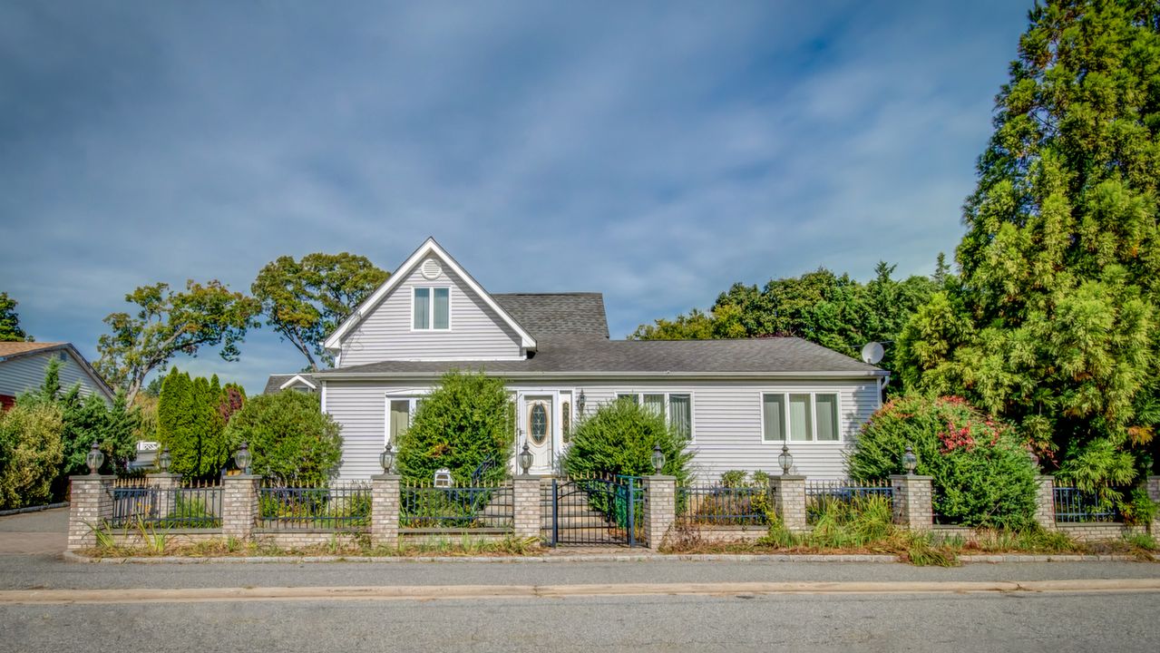 50 Roosevelt Avenue, Syosset, NY, 11791 Scene 1