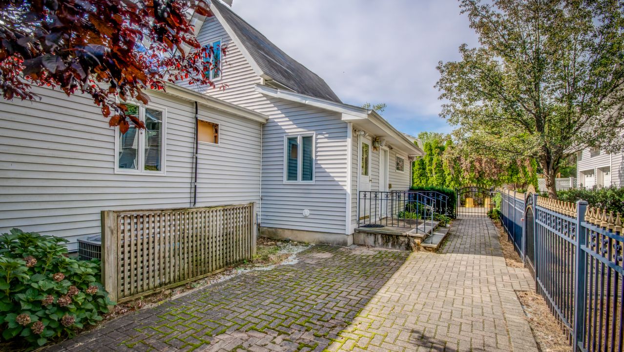 50 Roosevelt Avenue, Syosset, NY, 11791 Scene 4