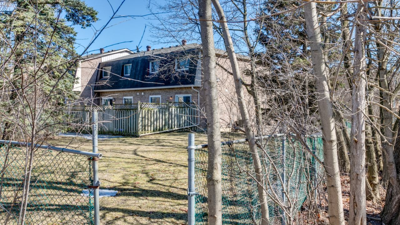 79 Willows Lane, Ajax, ON, L1S 6E7 Scene 2