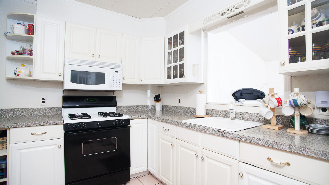 11 Manor Place, Huntington Station, NY, 11746 Scene 3