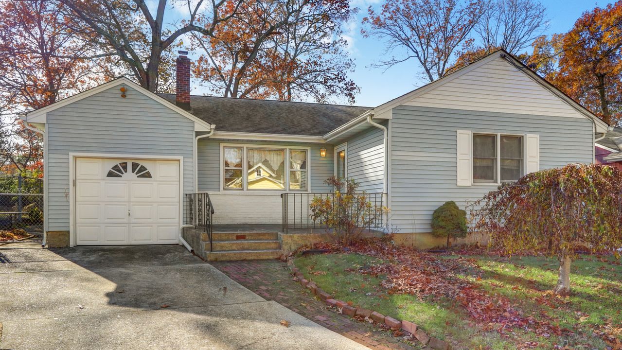 24 Teed St, Huntington Station, NY, 11746 Scene 1