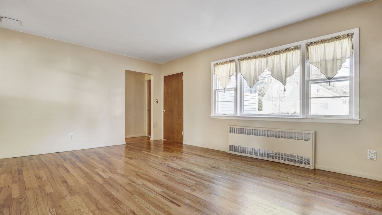 24 Teed St, Huntington Station, NY, 11746 Scene 3