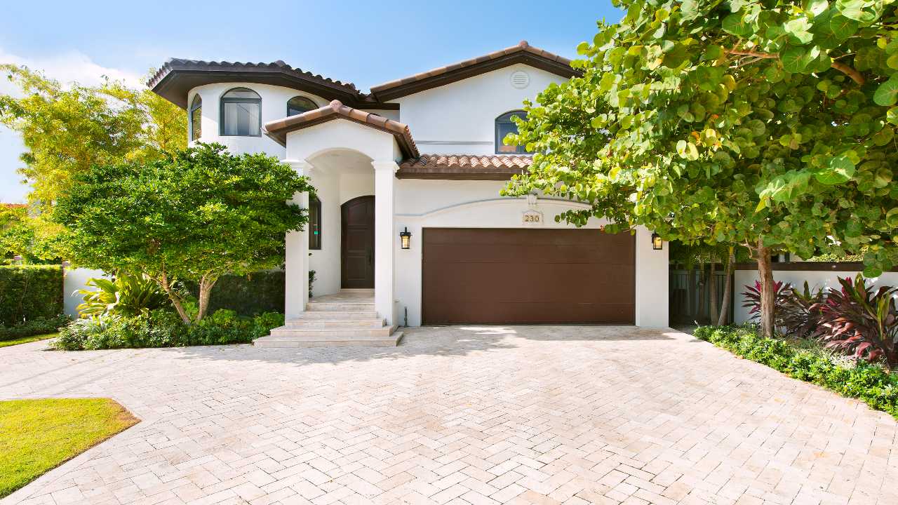 230-W-Rivo-Alto-Dr-01