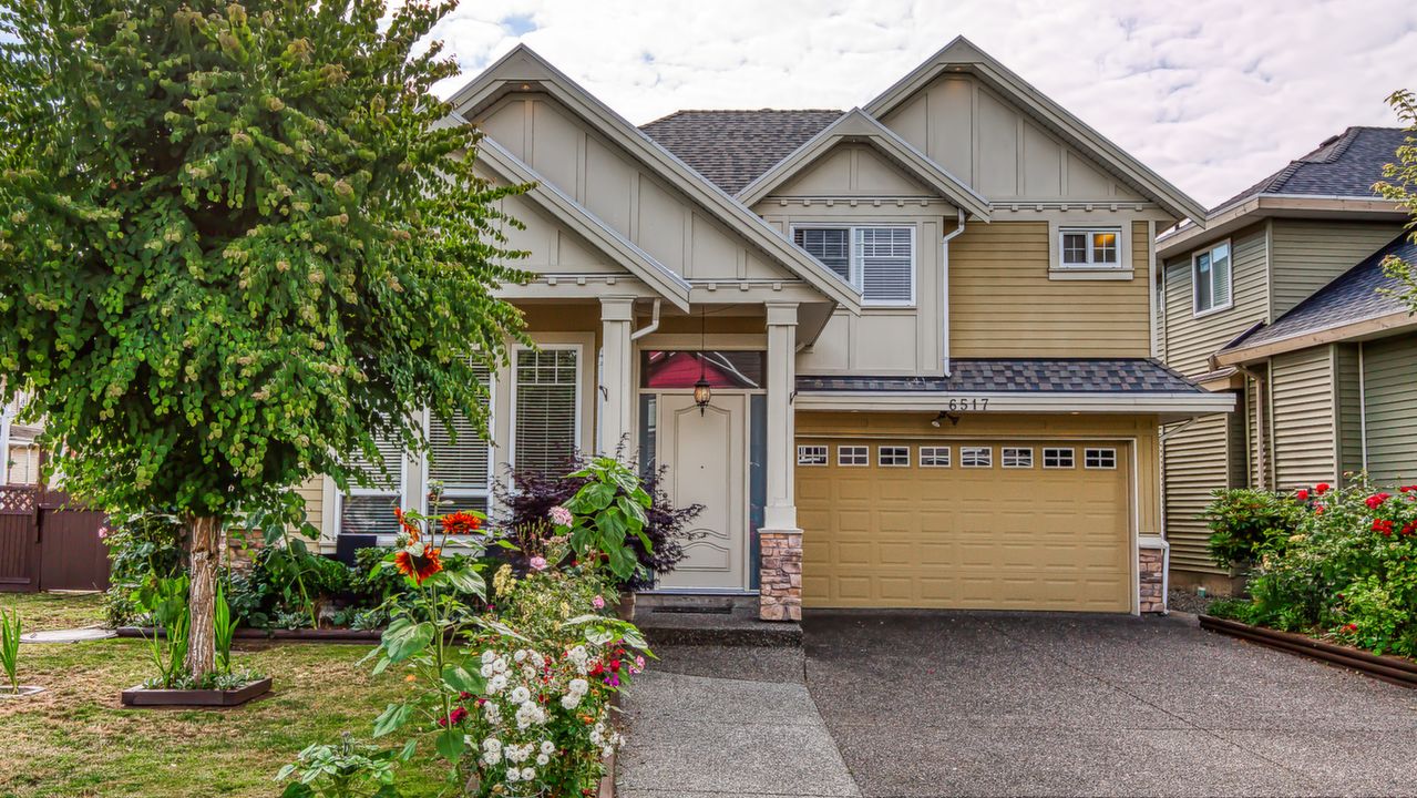 6517 142A St, Surrey, BC, V3W 1T4 Scene 1