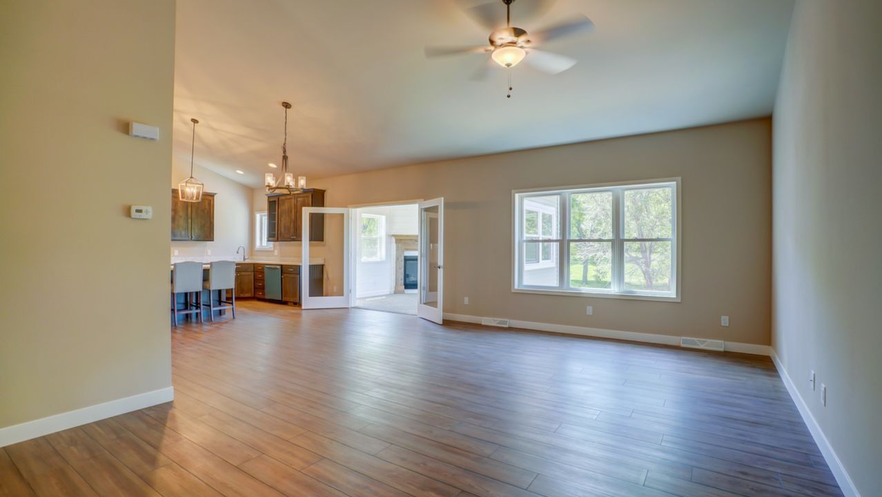 4557 Golf Dr, Windsor-16