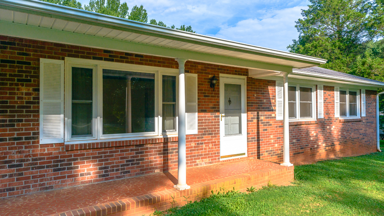 003-1572YadkinValleyRd-FULL