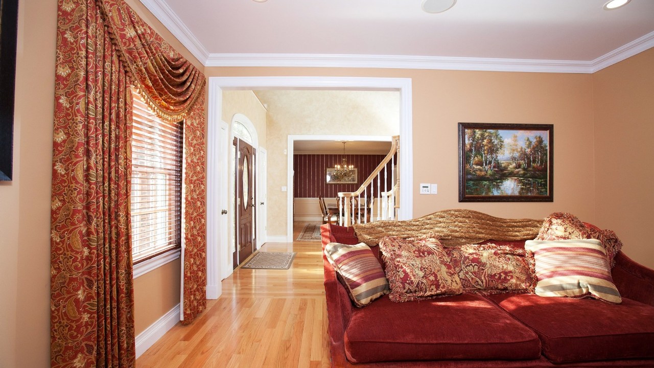 207 Lenox Court, Farmingdale, NY, 11735 Scene 2