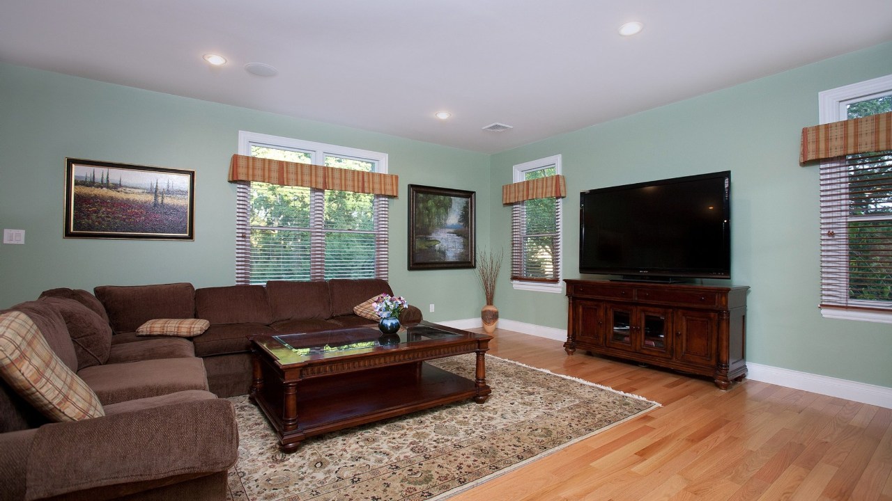 207 Lenox Court, Farmingdale, NY, 11735 Scene 3