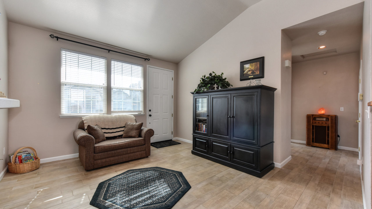 6871 Hampton Cove Way, Sacramento, CA, 95823 Scene 4