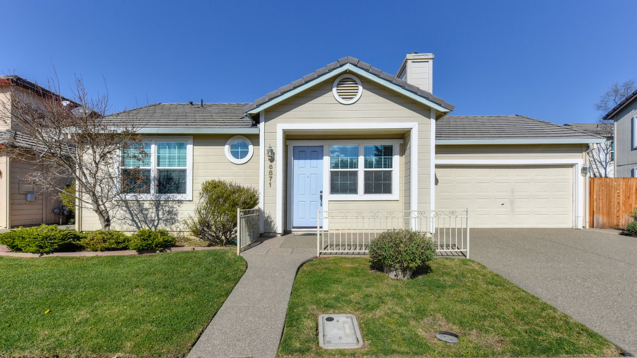 6871 Hampton Cove Way, Sacramento, CA, 95823 Scene 1