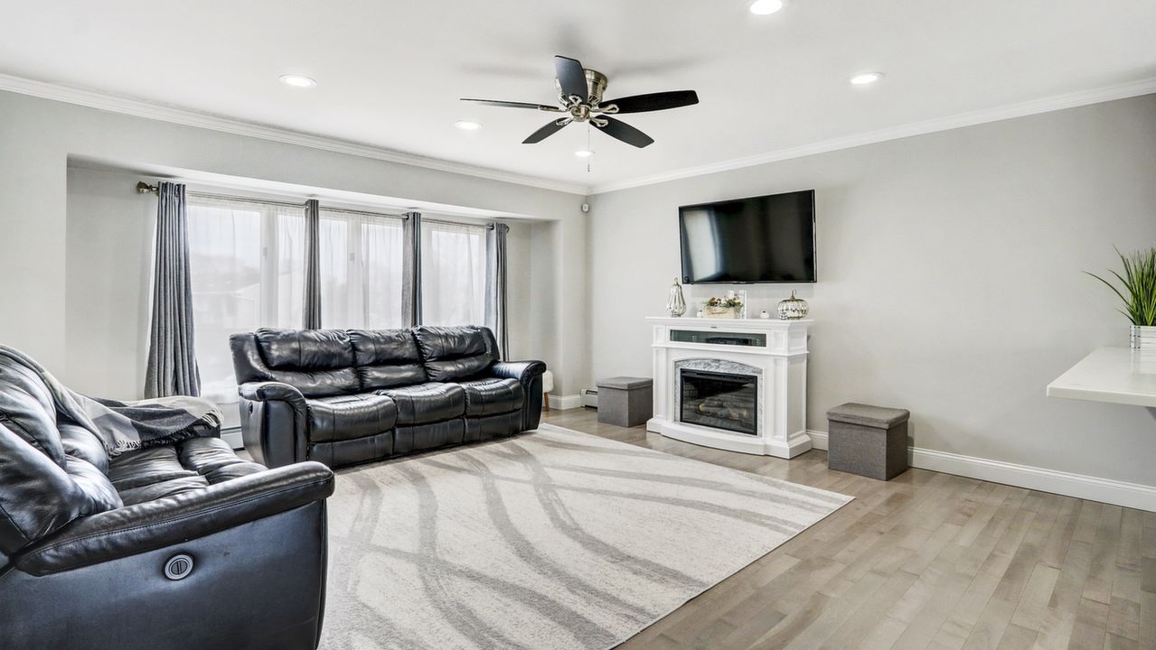 19 Farmstead Rd, Commack, NY, 11725 Scene 4