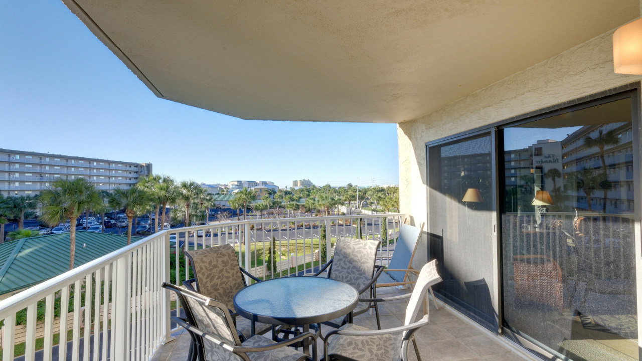 27_Balcony_04