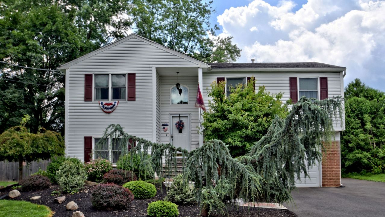 2107 N Line St, Lansdale, PA, 19446 Scene 1