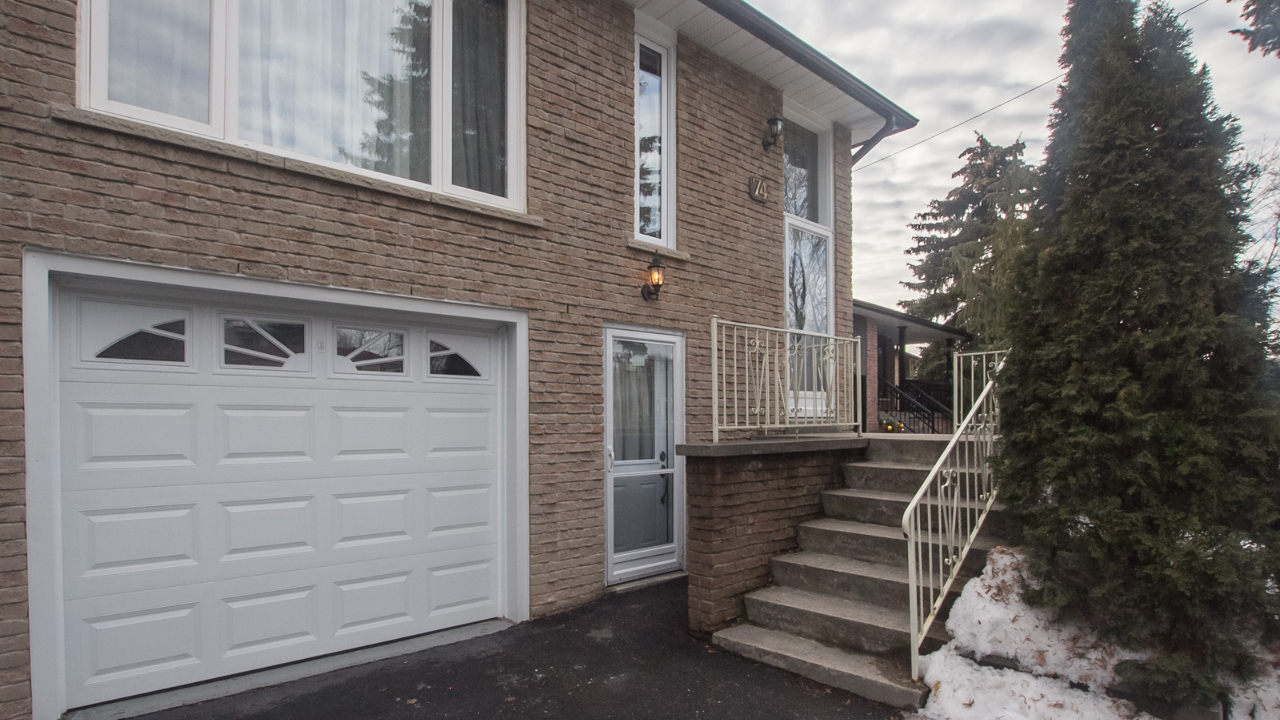 74 Hesp Drive, Bolton, ON, L7E 2P2 Scene 1