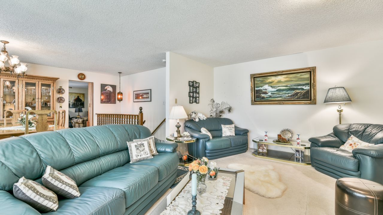 9437 151A St, Surrey, BC, V3R 4E3 Scene 3