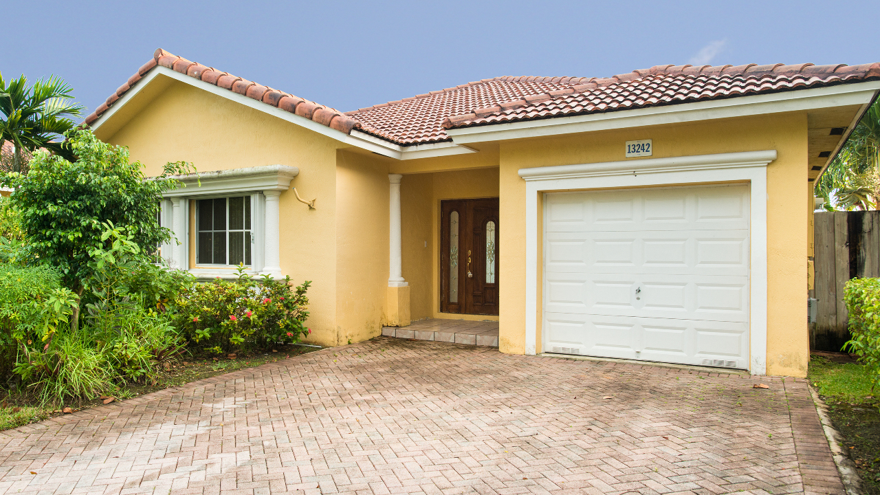 13242-SW-136th-Terr-02