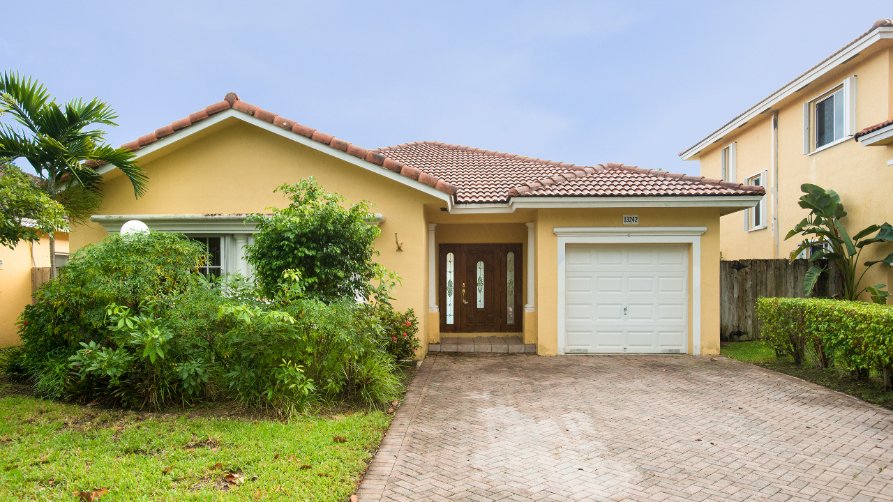 13242-SW-136th-Terr-01