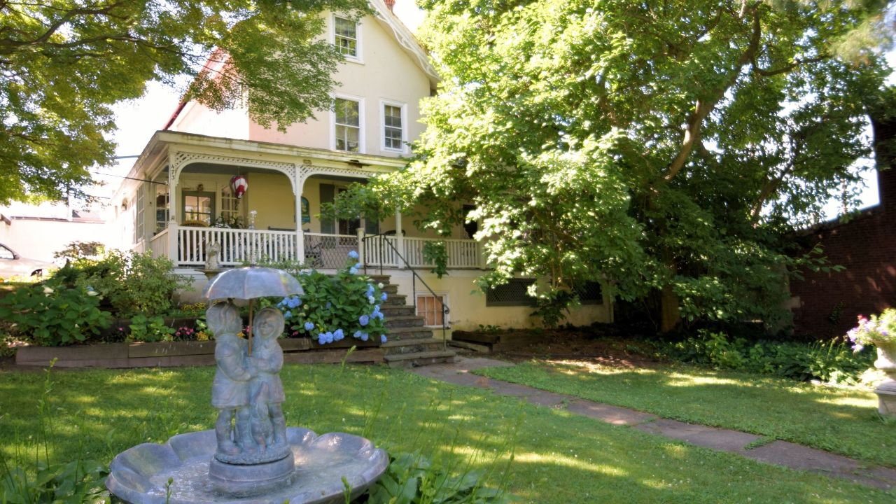 473 Ripka St, Philadelphia, PA, 19128 Scene 1