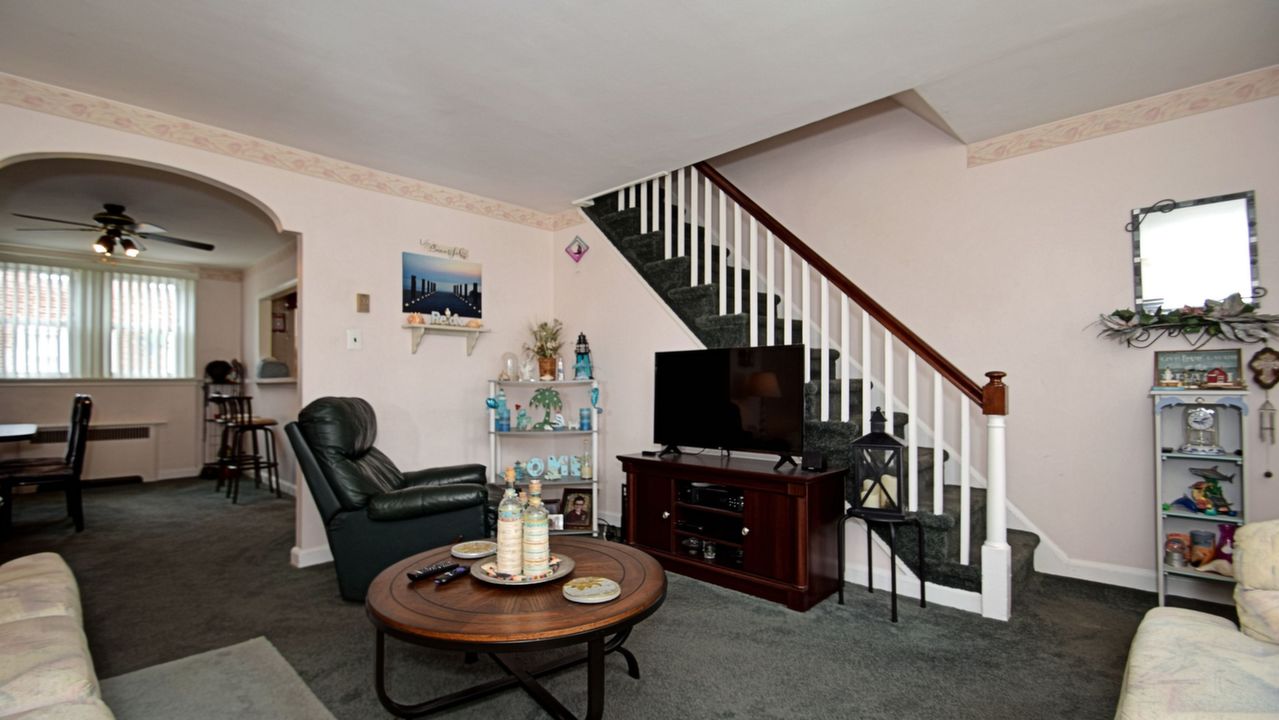 4233 Marple St, Philadelphia, PA, 19136 Scene 2