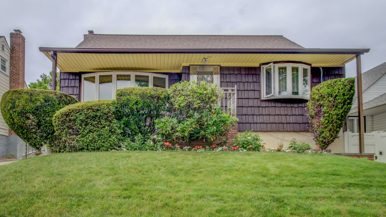 53-25 Marathon, Little Neck, NY, 11362 Scene 1