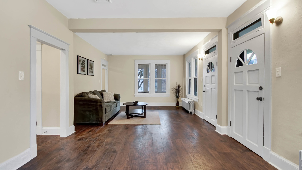 8143 Blooming Grove 003