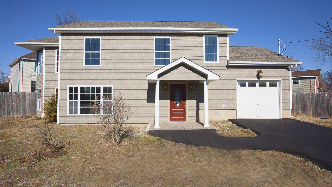 7 Kuebler Street, Blue Point, NY, 11715 Scene 1