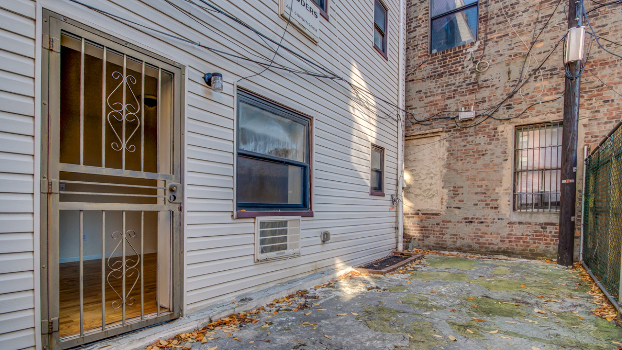 360 Wilson Ave, Brooklyn, NY, 11221 Scene 4