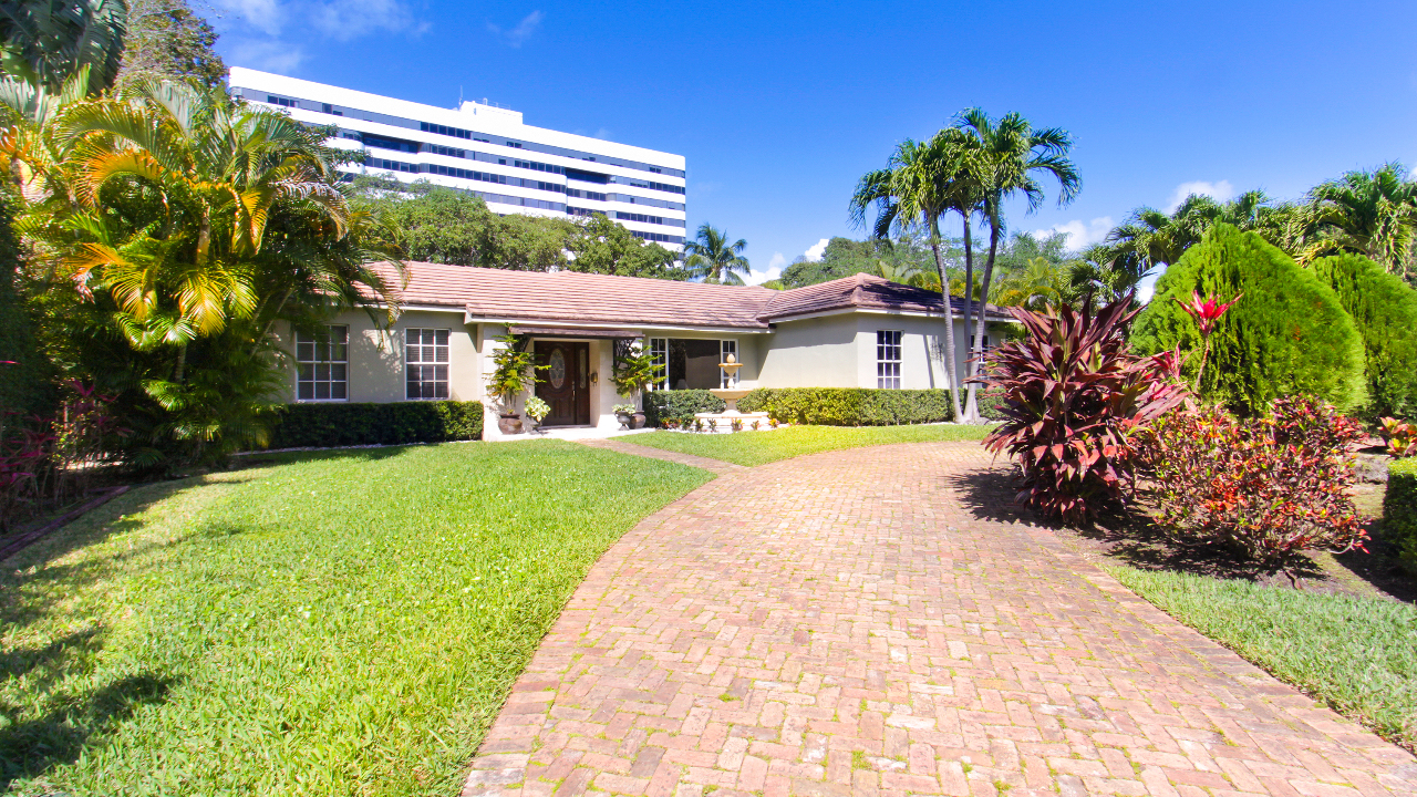 4570-Bay-Point-Rd-01