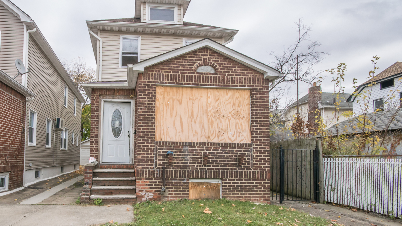 118 47 218th St, Cambria Heights, NY, 11411 Scene 1