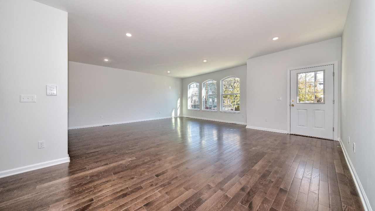 1st Flr Open Concept Liv Area