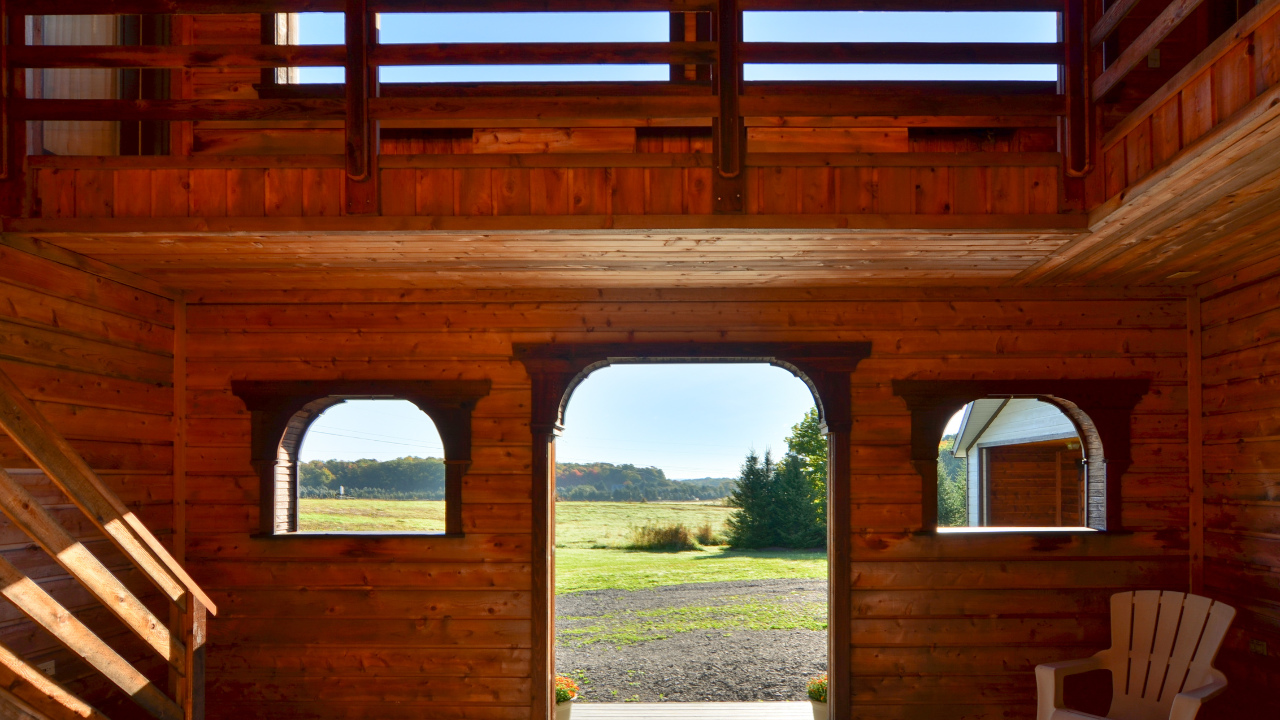 Courtyard to Yard