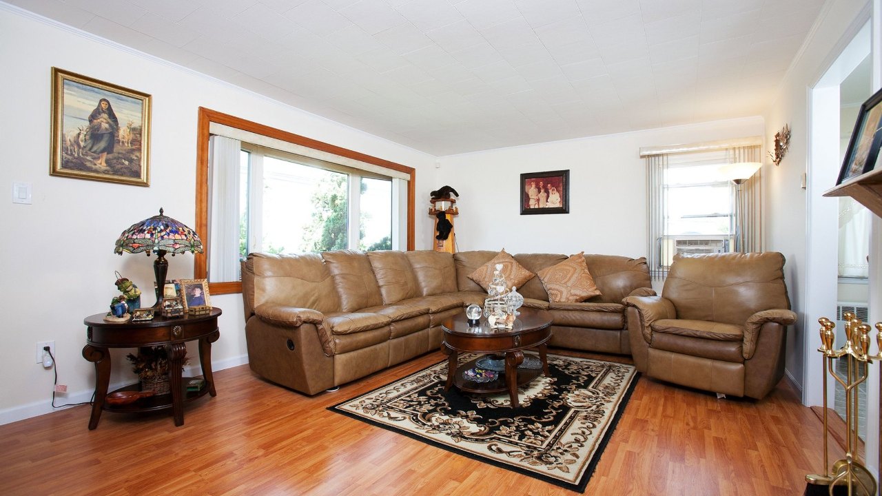 685 Guy Lombardo Avenue, Freeport, NY, 11520 Scene 2