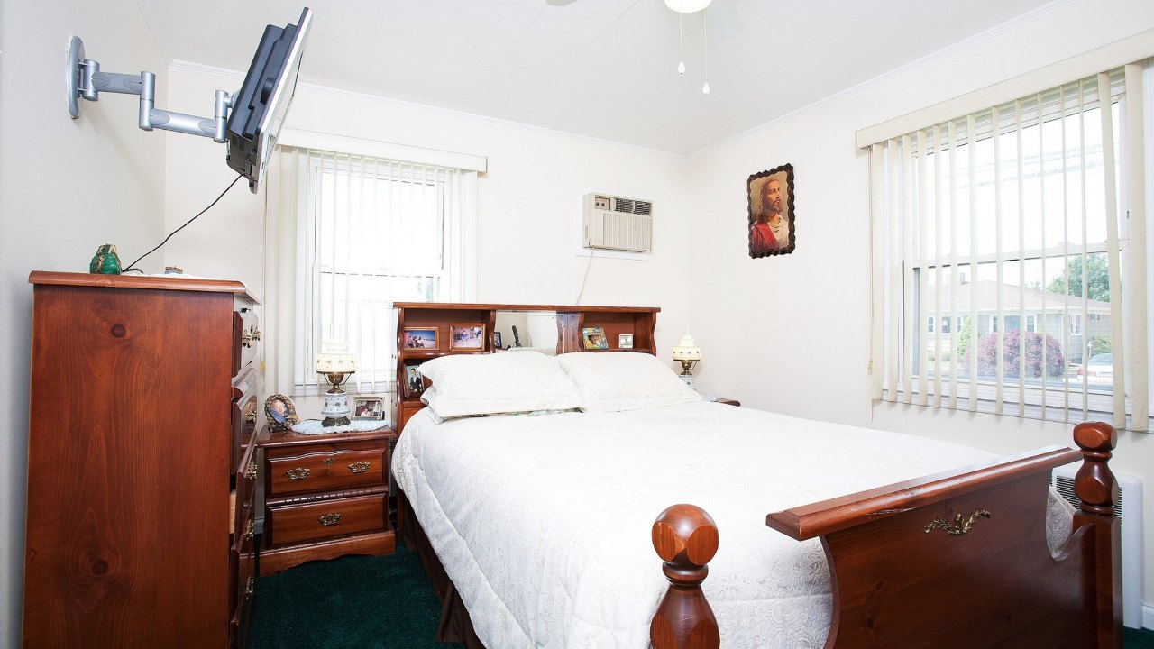 685 Guy Lombardo Avenue, Freeport, NY, 11520 Scene 4