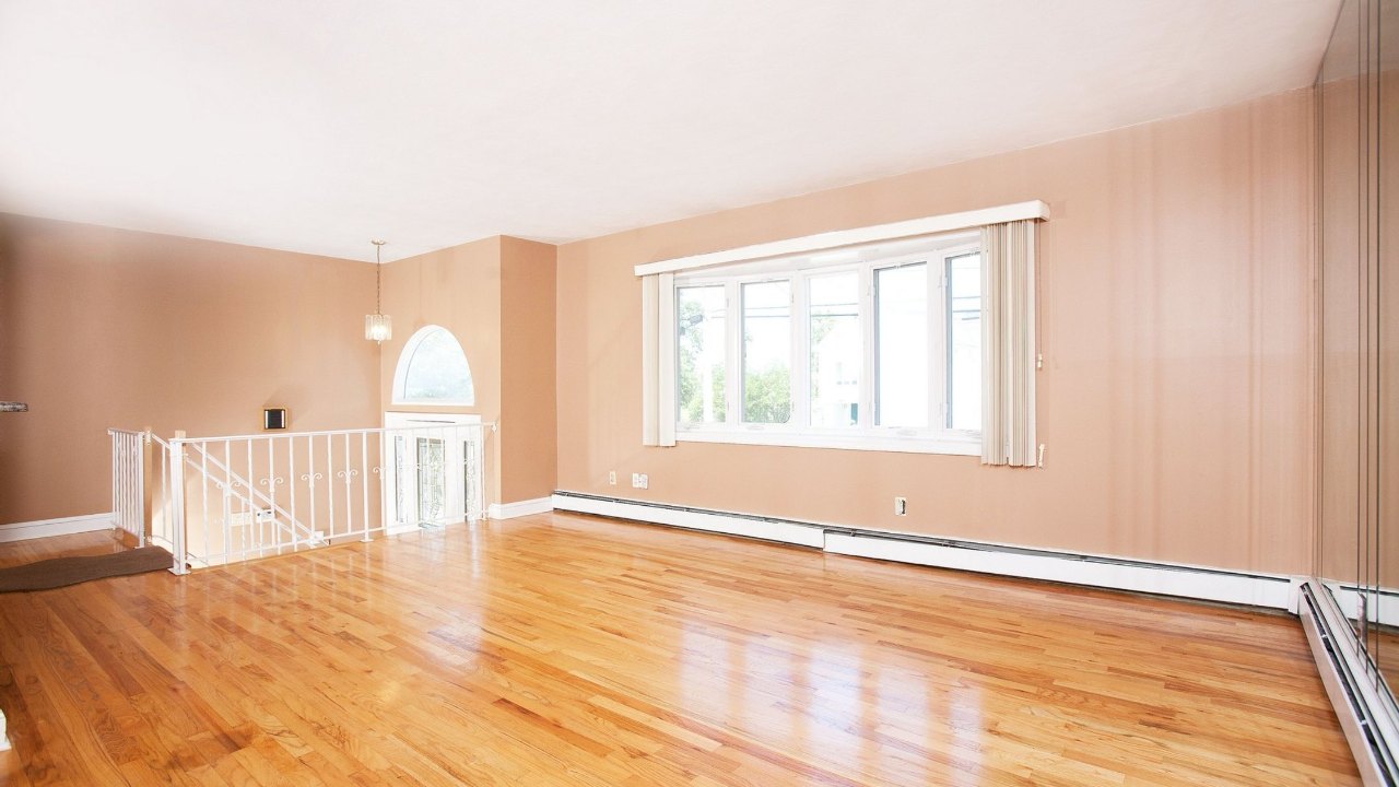 2506 Riverside Avenue, Seaford, NY, 11783 Scene 2