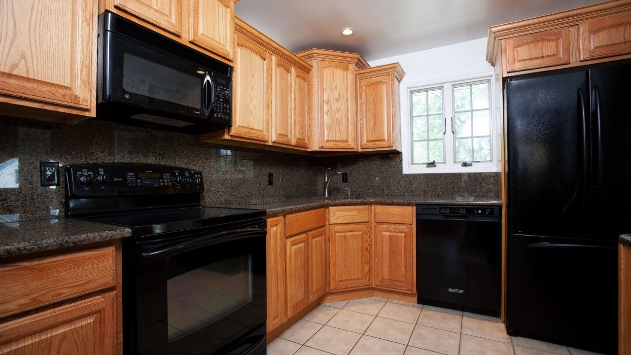 2506 Riverside Avenue, Seaford, NY, 11783 Scene 4