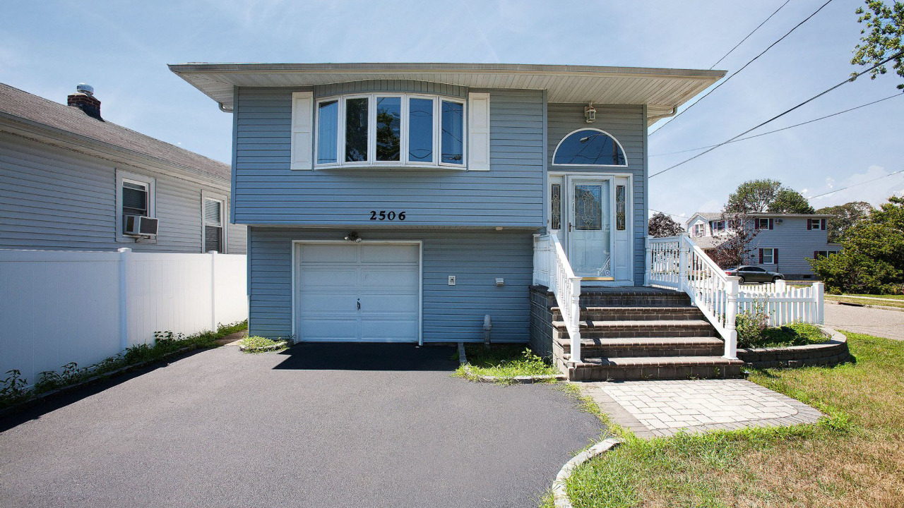 2506 Riverside Avenue, Seaford, NY, 11783 Scene 1