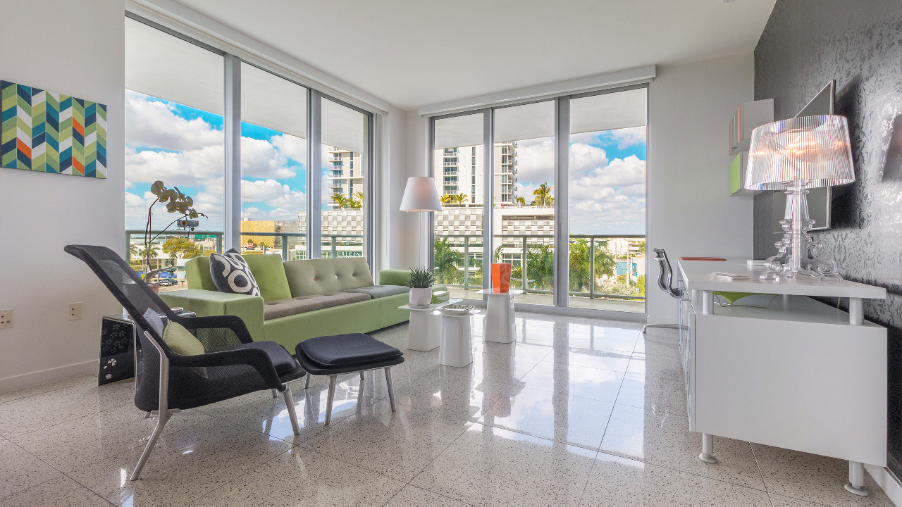 2-Midtown-Midrise-M0402-01