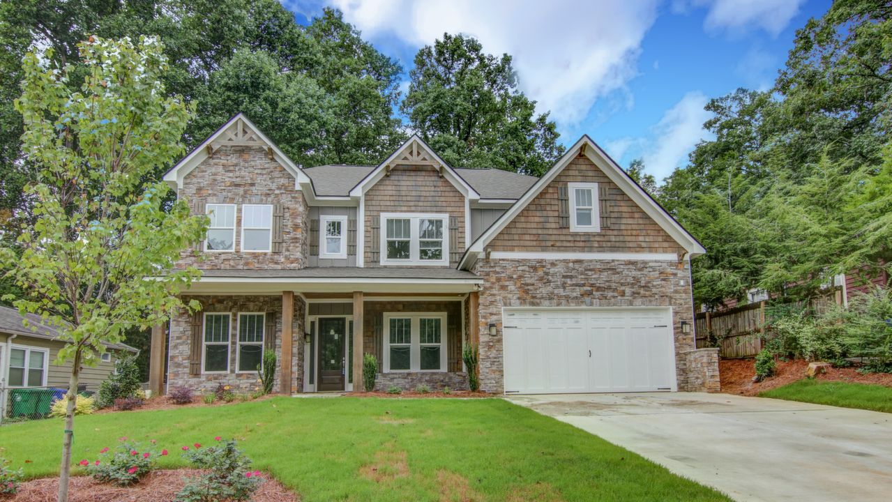 2824 Georgian Drive W