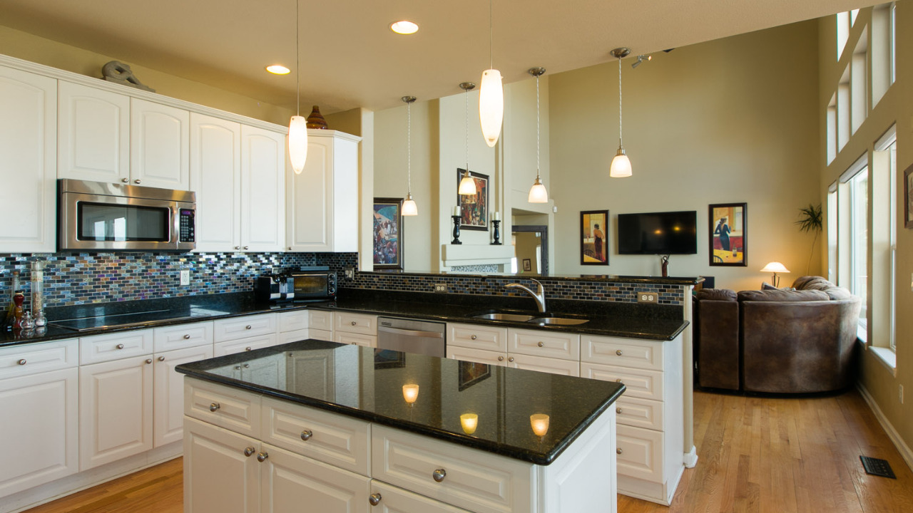 Kitchen with Granite