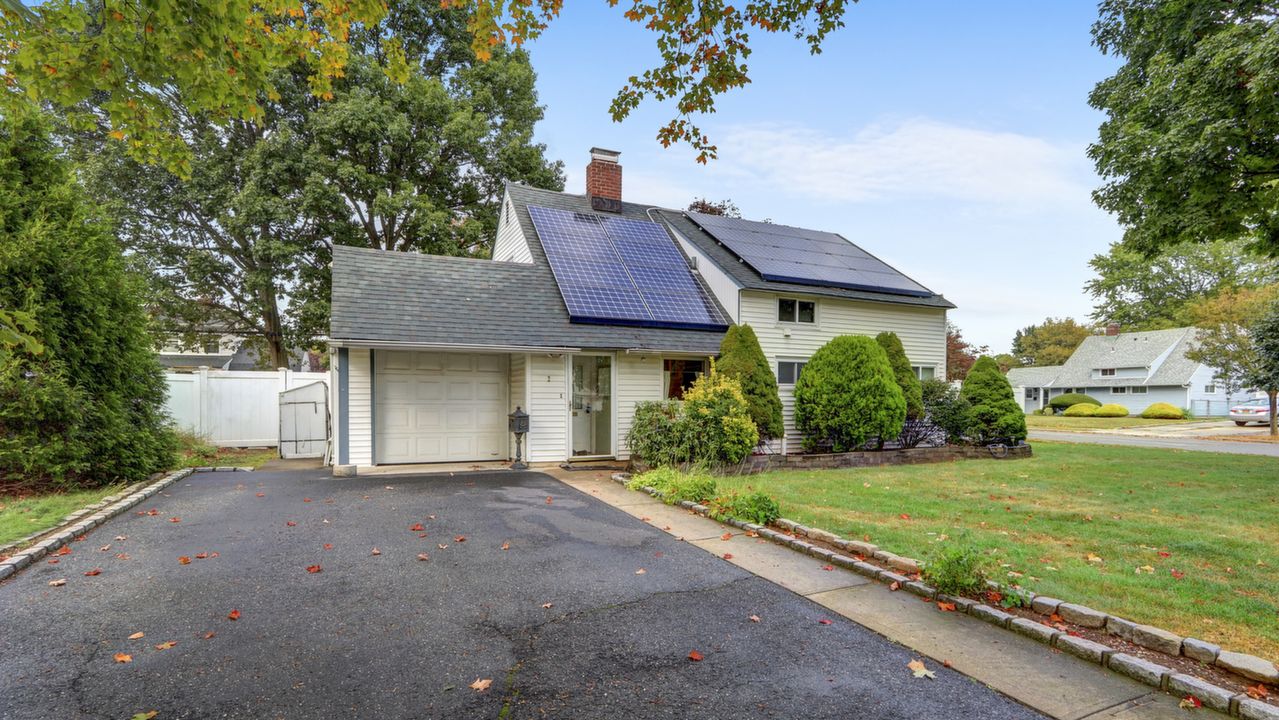 2 Admiral Ln, Hicksville, NY, 11801 Scene 2