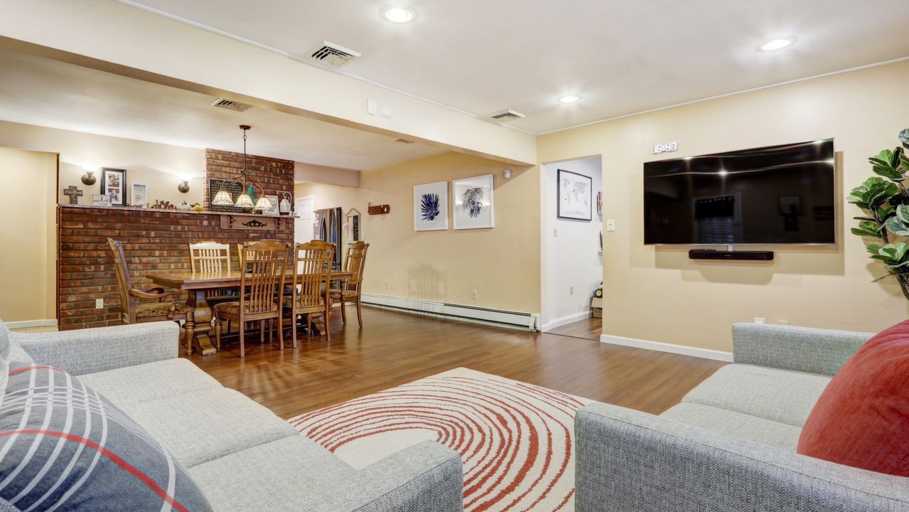 2 Admiral Ln, Hicksville, NY, 11801 Scene 3